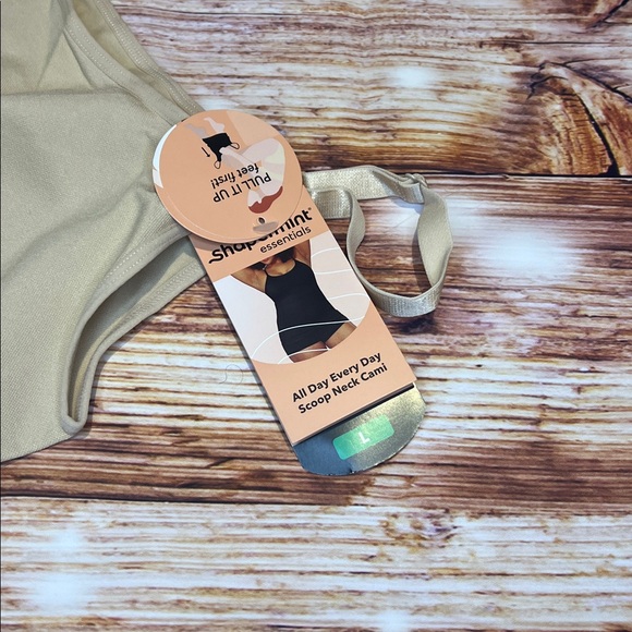 Shapermint Essentials All Day Everyday Scoop Neck Cami - Picture 3 of 4